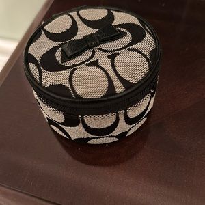 EUC woman’s COACH jewelry travel case.